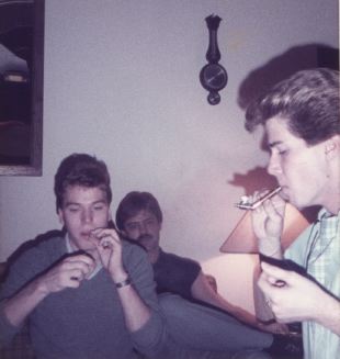 Smokin' in the boy's room !